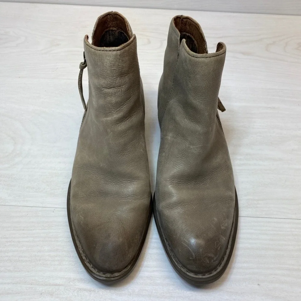 Born Womens 7.5M Ankle Boots Kerri Taupe Leather Side Zip Low Block Heel Casual
